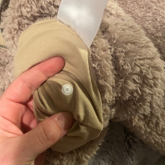 Lululemon so Sherpa 6 - Picture 5 of 5